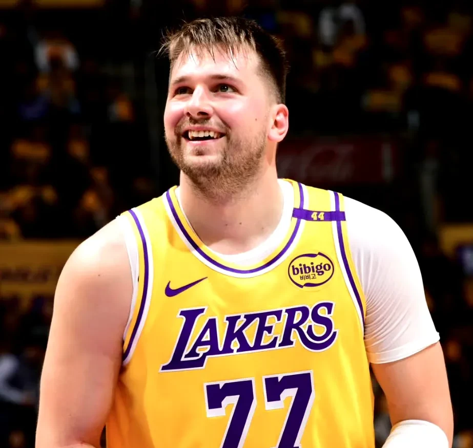 关于东契奇重返赛场，晋级下一阶段首场状态出色，FPX观众沸腾！比赛高潮迭起的信息-ayx