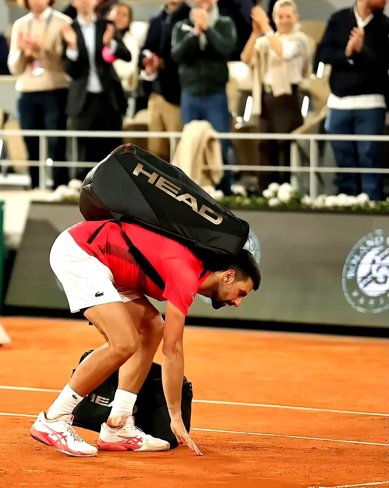 出色发挥引发热议！，德约科维奇在中国队比赛中晋级下一阶段观众掌声雷动(蒙特卡洛大师赛德约科维奇)-爱游戏唯一官方网站